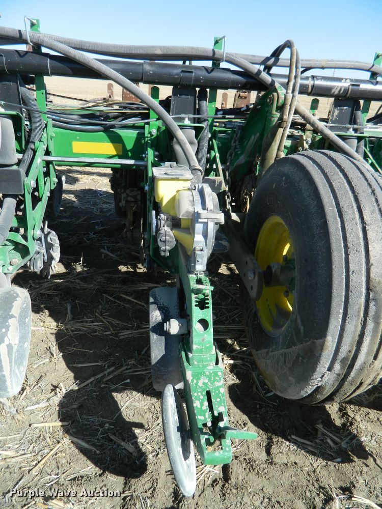 image for item DF4699 2012 John Deere 1770NT  no-till planter