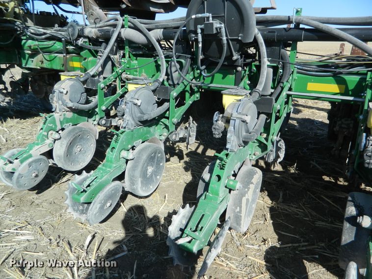 image for item DF4699 2012 John Deere 1770NT  no-till planter