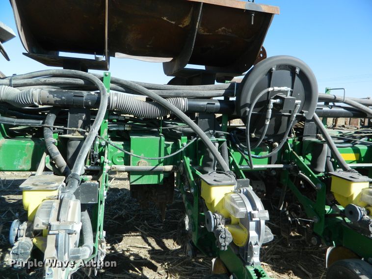 image for item DF4699 2012 John Deere 1770NT  no-till planter