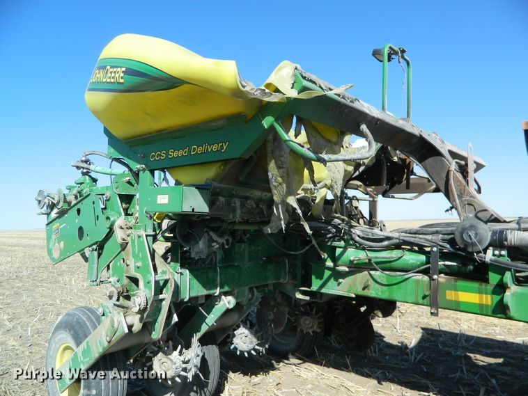 image for item DF4699 2012 John Deere 1770NT  no-till planter