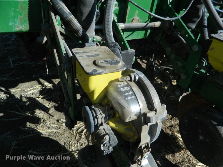 image for item DF4699 2012 John Deere 1770NT  no-till planter