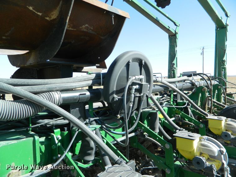 image for item DF4699 2012 John Deere 1770NT  no-till planter