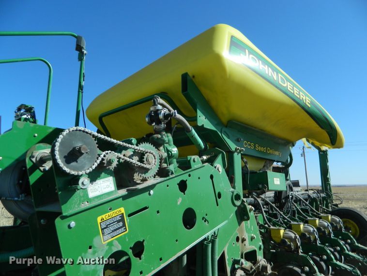 image for item DF4699 2012 John Deere 1770NT  no-till planter