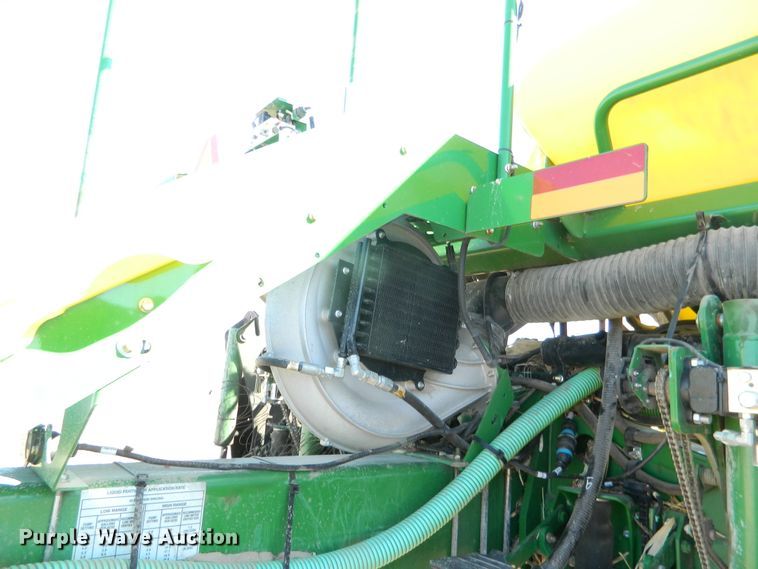 image for item DF4699 2012 John Deere 1770NT  no-till planter