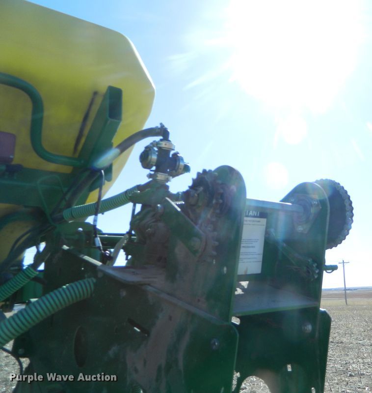 image for item DF4699 2012 John Deere 1770NT  no-till planter