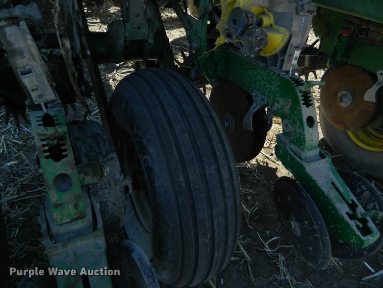 image for item DF4699 2012 John Deere 1770NT  no-till planter