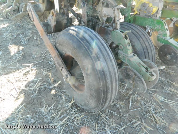 image for item DF4699 2012 John Deere 1770NT  no-till planter