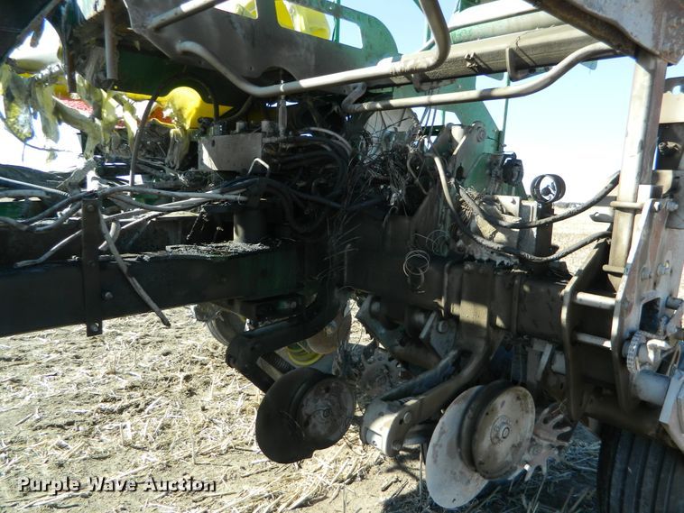 image for item DF4699 2012 John Deere 1770NT  no-till planter