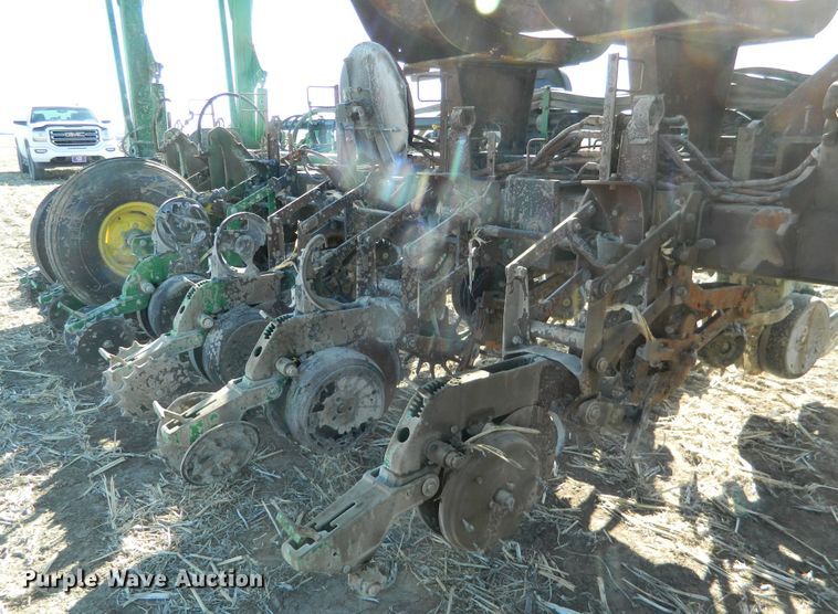 image for item DF4699 2012 John Deere 1770NT  no-till planter