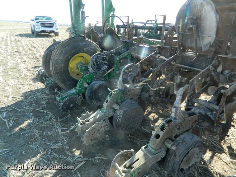 image for item DF4699 2012 John Deere 1770NT  no-till planter