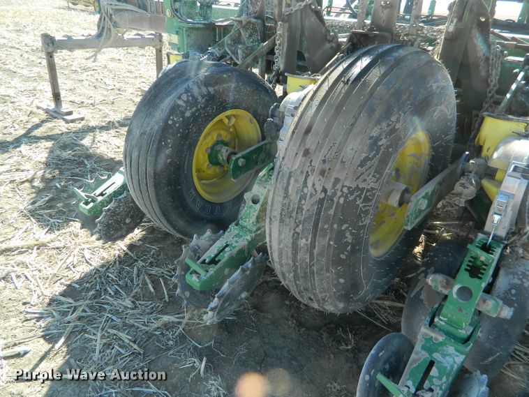 image for item DF4699 2012 John Deere 1770NT  no-till planter