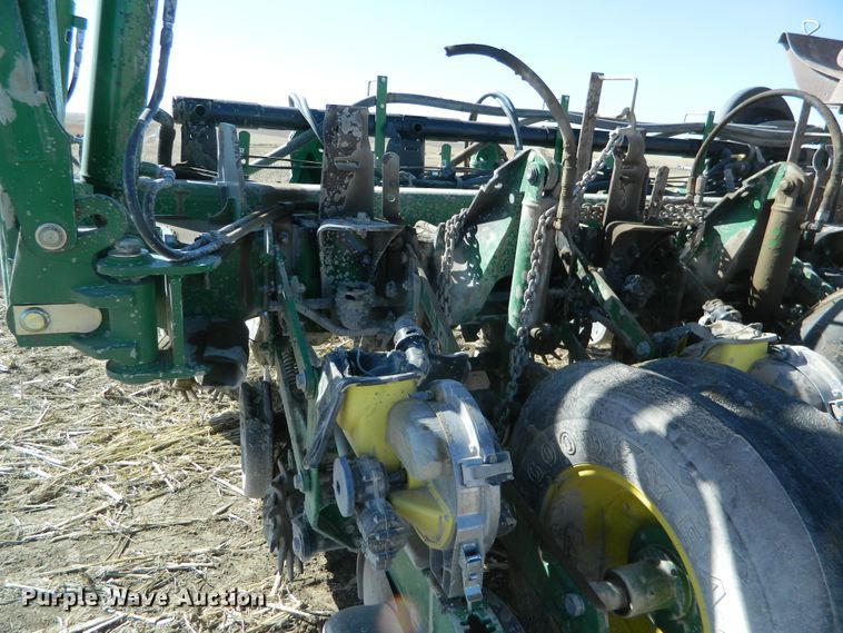 image for item DF4699 2012 John Deere 1770NT  no-till planter