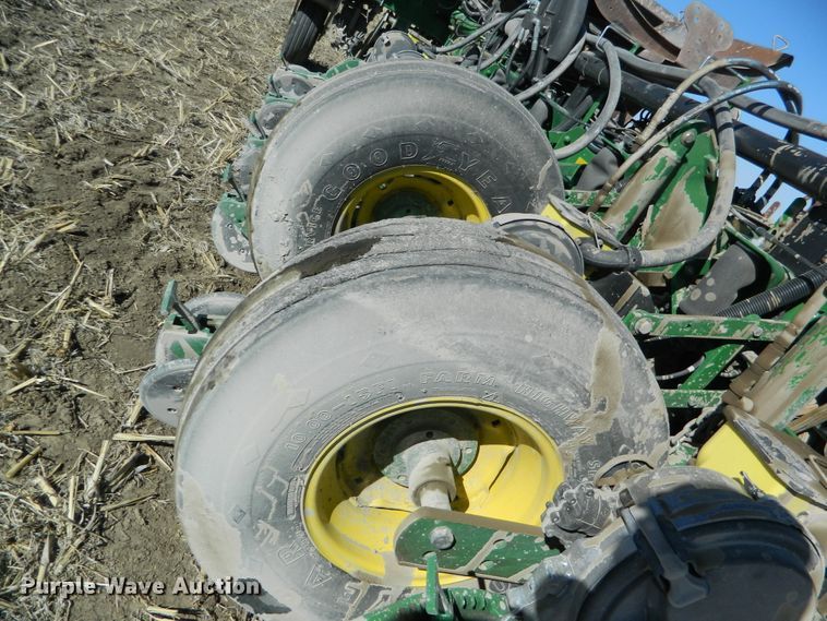 image for item DF4699 2012 John Deere 1770NT  no-till planter