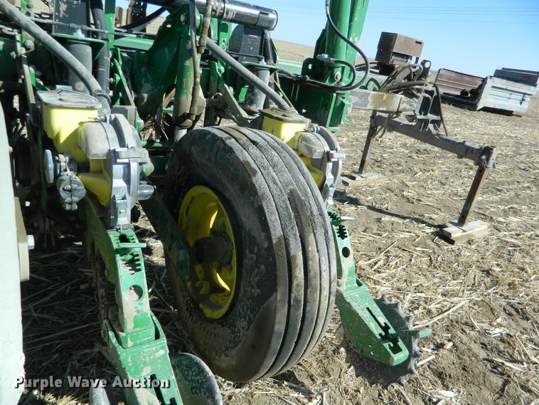 image for item DF4699 2012 John Deere 1770NT  no-till planter