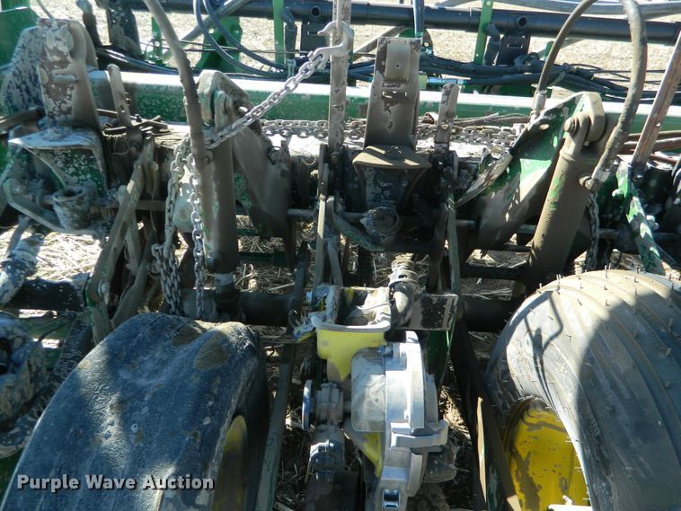 image for item DF4699 2012 John Deere 1770NT  no-till planter
