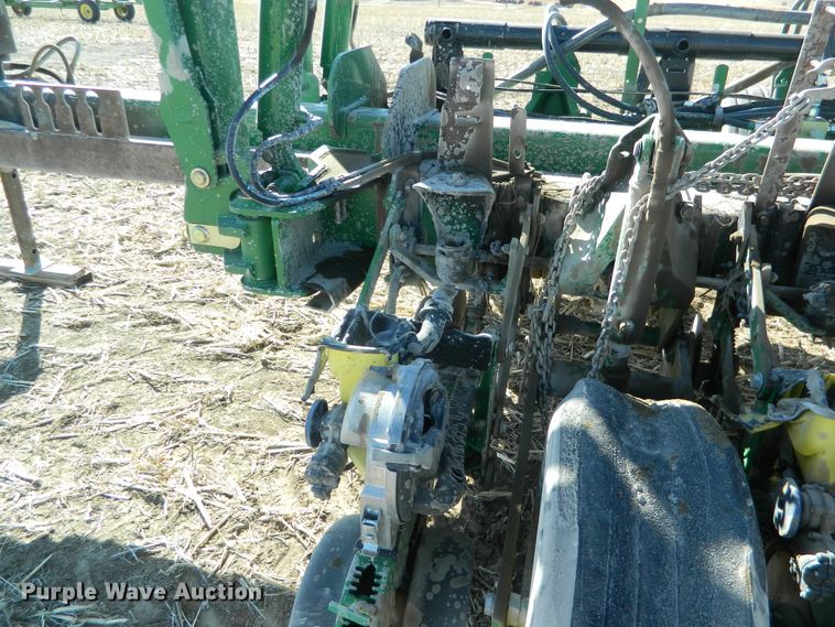 image for item DF4699 2012 John Deere 1770NT  no-till planter