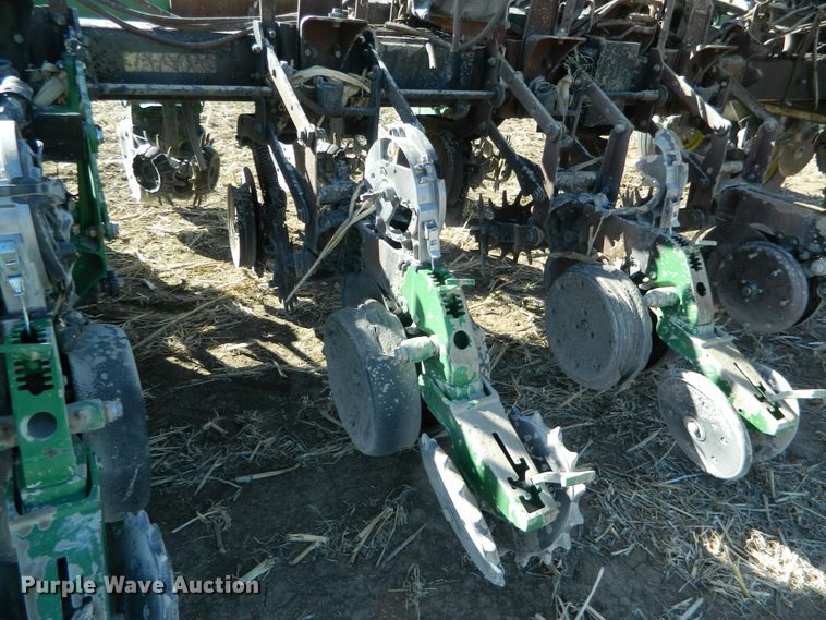 image for item DF4699 2012 John Deere 1770NT  no-till planter