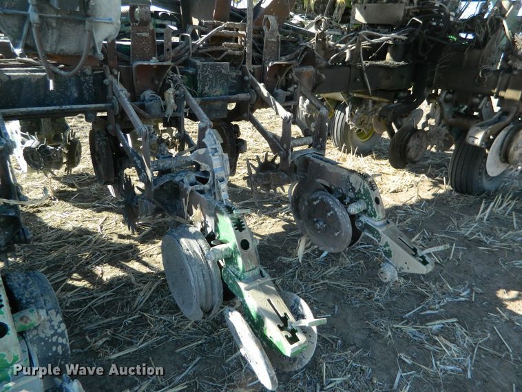 image for item DF4699 2012 John Deere 1770NT  no-till planter