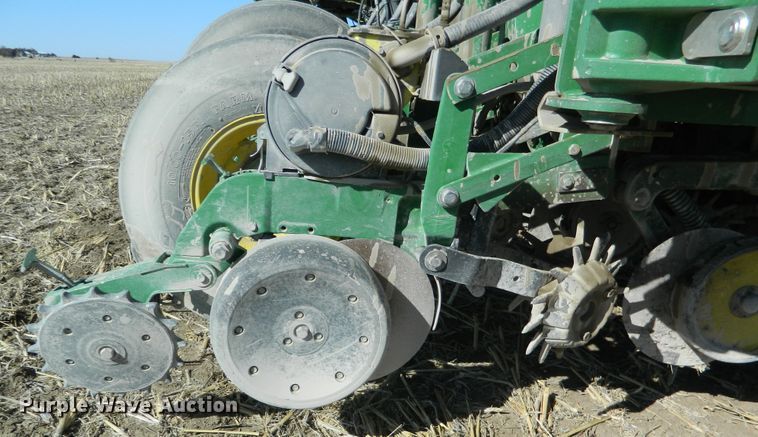 image for item DF4699 2012 John Deere 1770NT  no-till planter