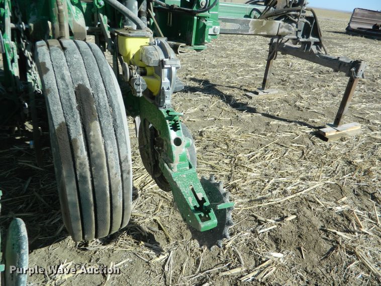 image for item DF4699 2012 John Deere 1770NT  no-till planter