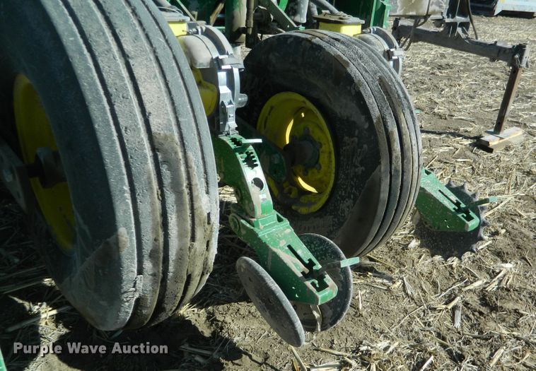 image for item DF4699 2012 John Deere 1770NT  no-till planter