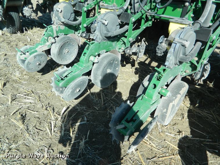 image for item DF4699 2012 John Deere 1770NT  no-till planter