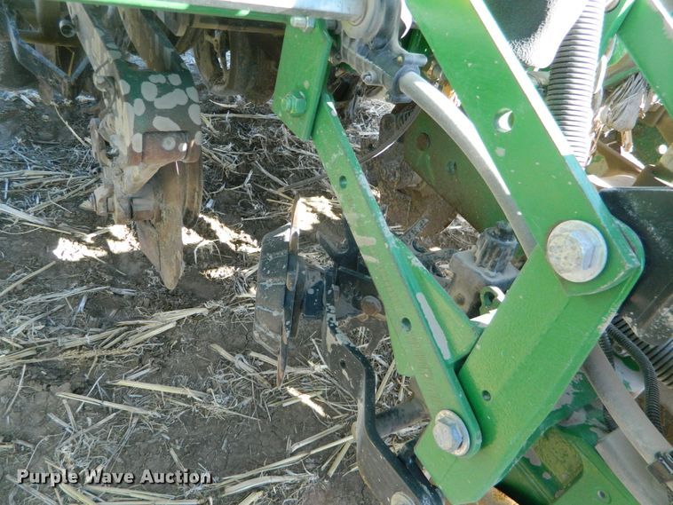 image for item DF4699 2012 John Deere 1770NT  no-till planter