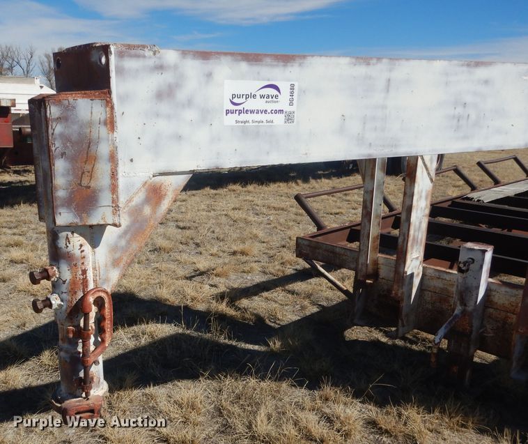image for item DG4680 Bale trailer