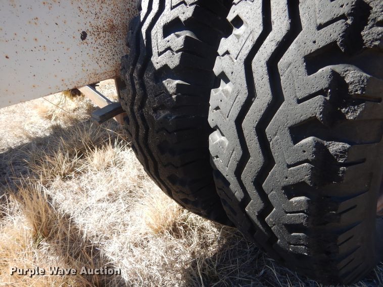 image for item DG4680 Bale trailer