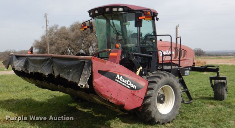image for item DH5471 2013 MacDon M205  windrower