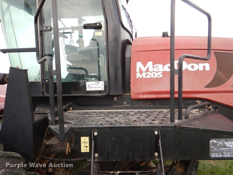 image for item DH5471 2013 MacDon M205  windrower