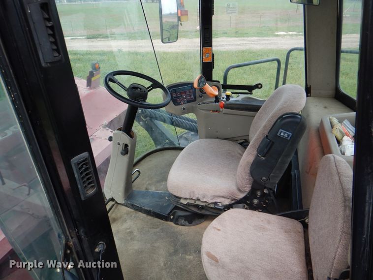 image for item DH5471 2013 MacDon M205  windrower