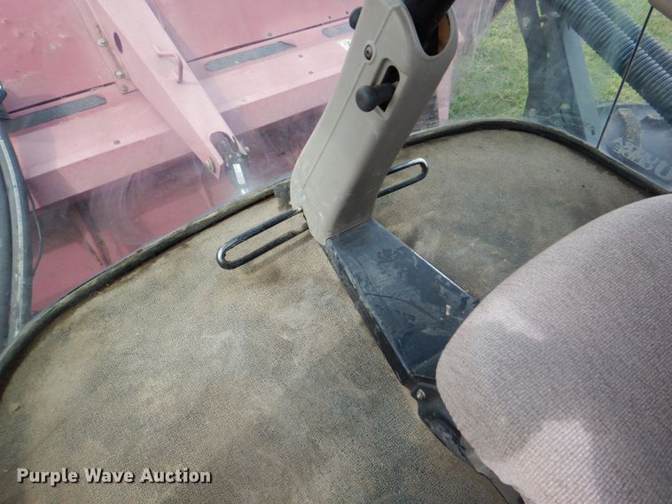 image for item DH5471 2013 MacDon M205  windrower