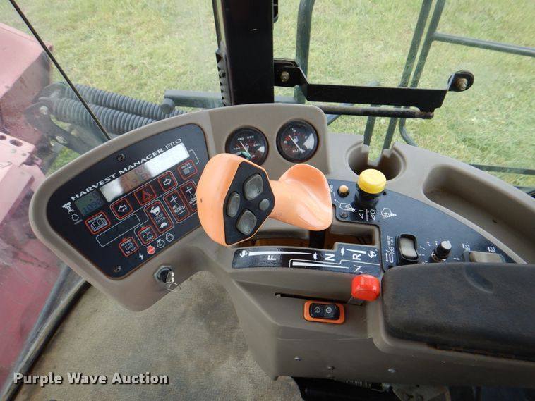 image for item DH5471 2013 MacDon M205  windrower