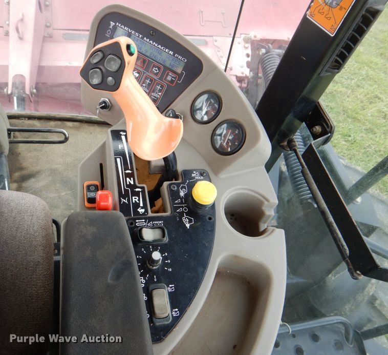image for item DH5471 2013 MacDon M205  windrower
