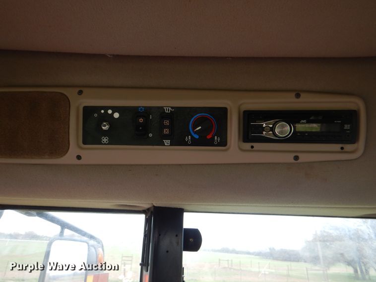 image for item DH5471 2013 MacDon M205  windrower