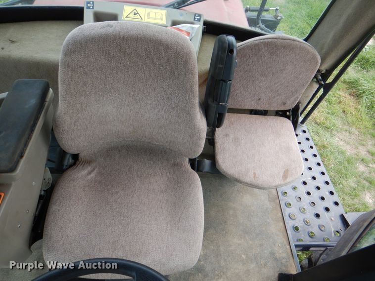 image for item DH5471 2013 MacDon M205  windrower