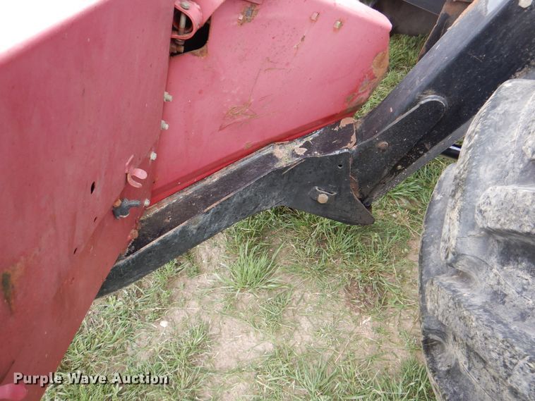 image for item DH5471 2013 MacDon M205  windrower