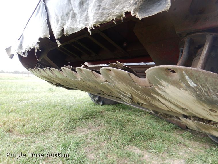 image for item DH5471 2013 MacDon M205  windrower