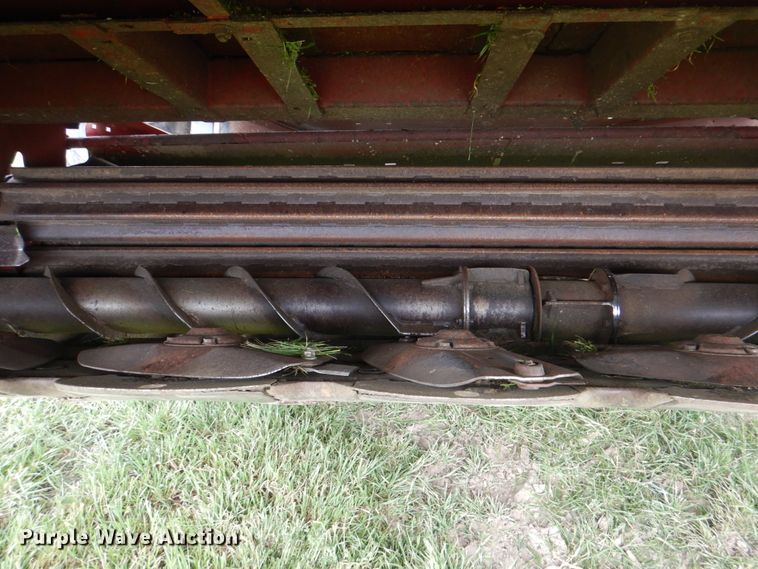 image for item DH5471 2013 MacDon M205  windrower