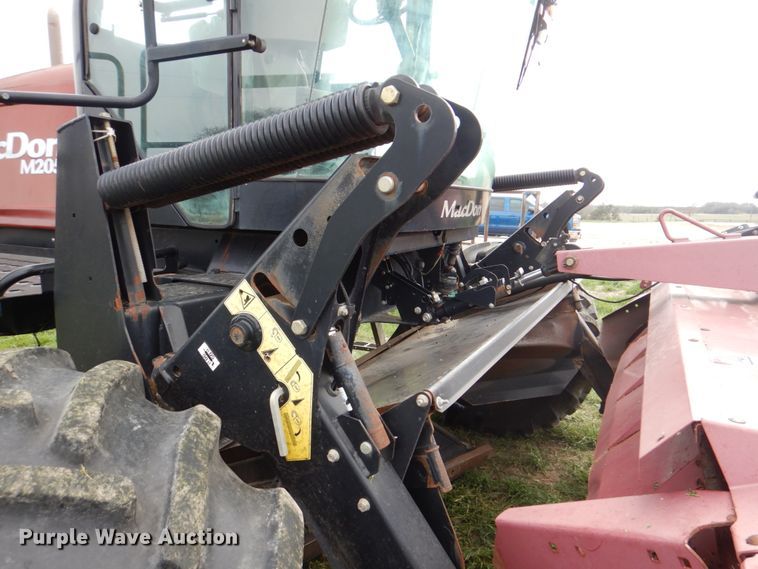 image for item DH5471 2013 MacDon M205  windrower