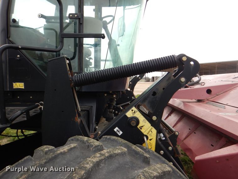 image for item DH5471 2013 MacDon M205  windrower