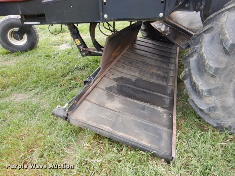 image for item DH5471 2013 MacDon M205  windrower