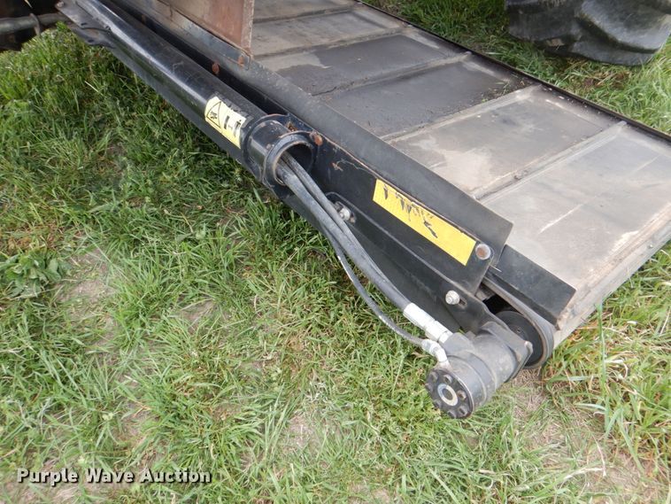 image for item DH5471 2013 MacDon M205  windrower