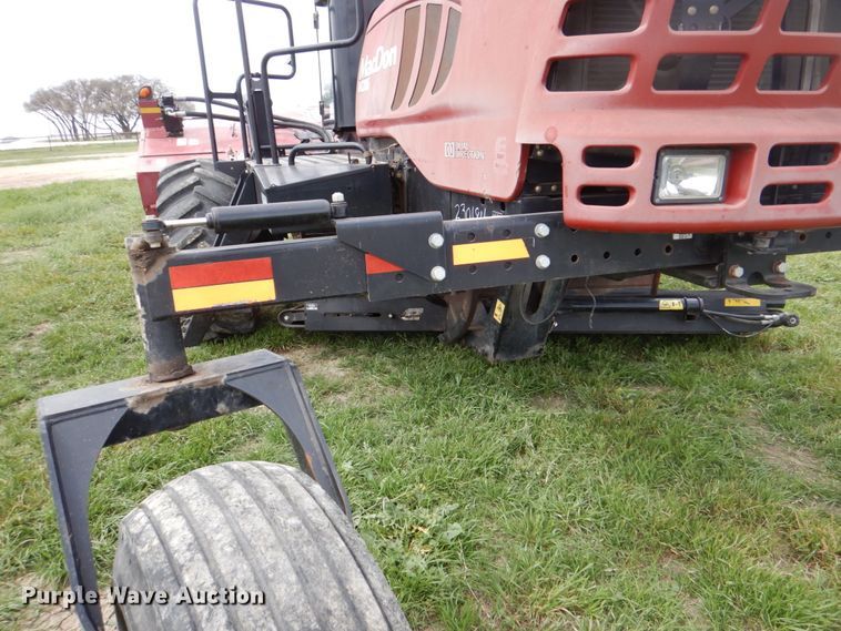 image for item DH5471 2013 MacDon M205  windrower