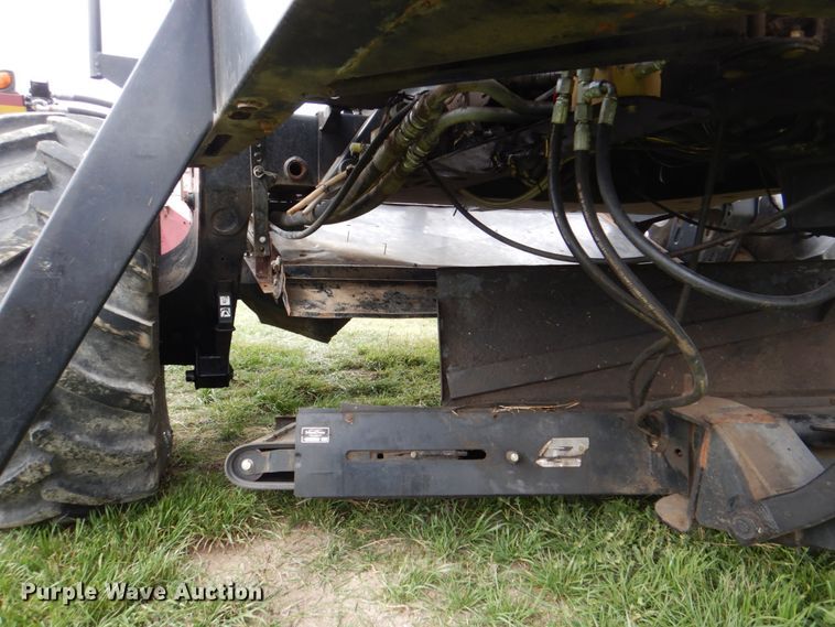 image for item DH5471 2013 MacDon M205  windrower