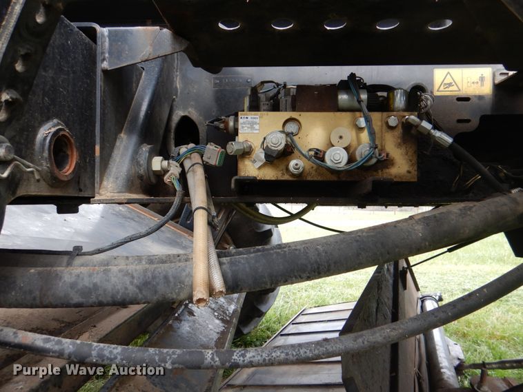image for item DH5471 2013 MacDon M205  windrower