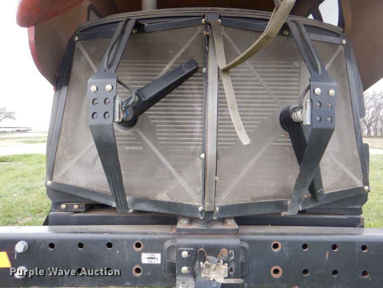 image for item DH5471 2013 MacDon M205  windrower