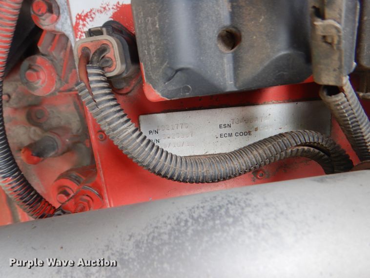 image for item DH5471 2013 MacDon M205  windrower
