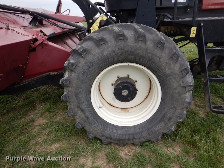 image for item DH5471 2013 MacDon M205  windrower